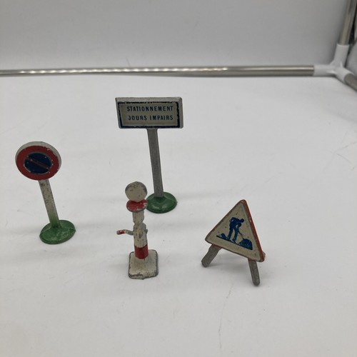 Panneaux signalisation quiralu - panneaux,