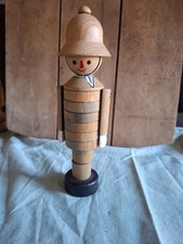 Ancien jouet en bois policier