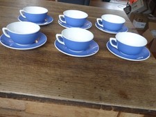 6 tasses + sous tasse à thé