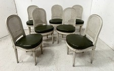 Suite de sept chaises de style