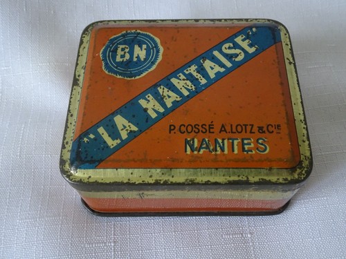 Boîte ancienne tôle - boîte, en