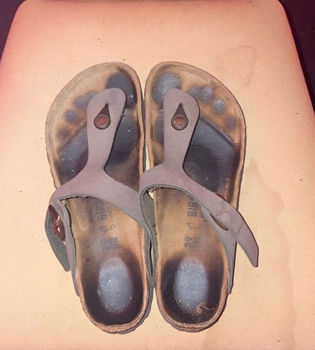 Well worn birkenstock gizeh - worn,