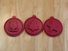 3 couvercle Tupperware  Moule