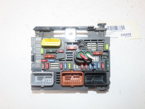 Boite fusibles peugeot 3008 - boite,