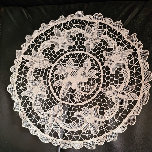 Linge ancien napperon rond - , en