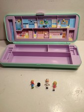 POLLY POCKET HOUSE NIB KIT AND 3 CHARACTER + 1 BLUEBIERD CAT 1990