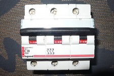 DISJONCTEUR TRIPHASE 10A