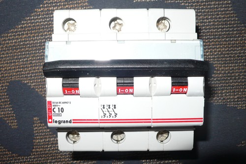 Disjoncteur triphase 10a - disjoncteur,