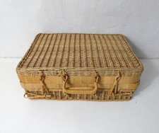 valise en rotin vintage