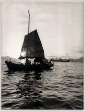 Photographie argentique Années 60 Hong Kong Jonque traditionnelle 20,9 x 27,3 cm