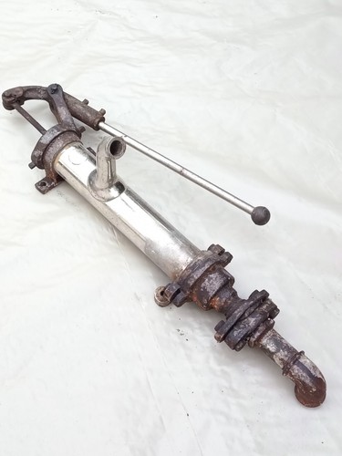 Ancienne petite pompe - 71,