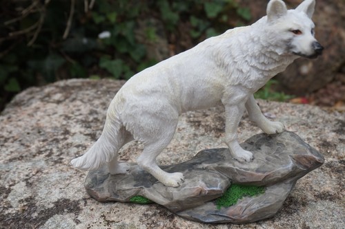 P881 736 figurine statuette - figurine,