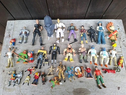 Lot personnages jouets - lot,