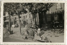 OLD PHOTO - VINTAGE SNAPSHOT -