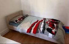 lit une place pour enfants ou personne de petites tailles inclut avec un matelas