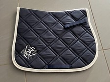 UN TAPIS DE SELLE DE CHEVAL