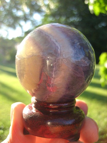 SPHERE-FLUORITE-SUPERBE-BOULE-