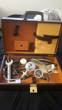 Valise de médecin vintage 1960 avec instruments