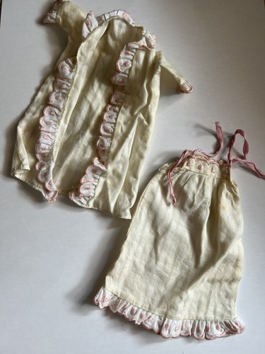 Tenue ancienne pour poupée