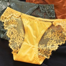 Sous vêtement dentelle état