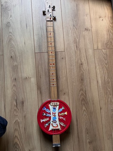 Cigar box guitarg - box, d