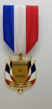 MEDAILLE PORTE DRAPEAU 3 ANS