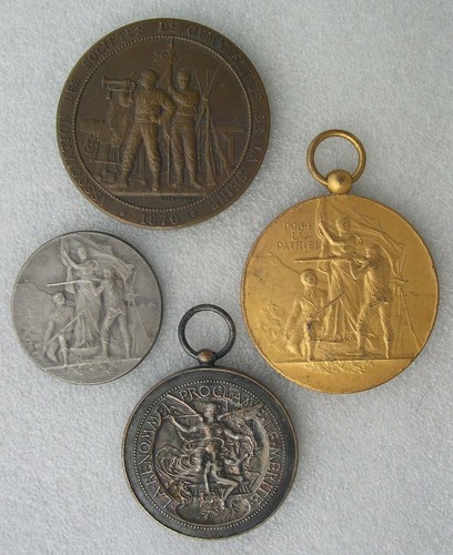 Lot medailles - 4,