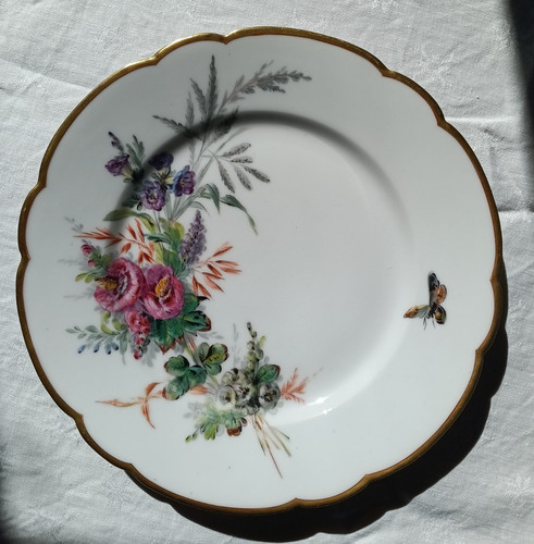 Assiette porcelaine - a,