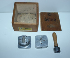 Anciens outils de cordonnier pour refaire des talons ASTOR