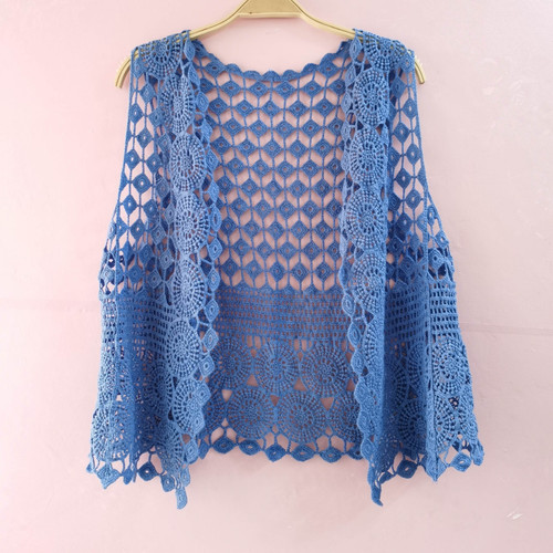 Gilet dentelle bleue - en,