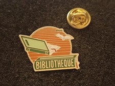 Pin's Library Book Book Reading - Pin L17