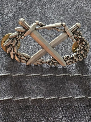 Insigne pucelle militaire - insigne,