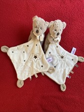 🇫🇷 Deux Doudous Ours Chien Beige Écharpe Mouchoir Écru Étoiles POMMETTE NEUFS