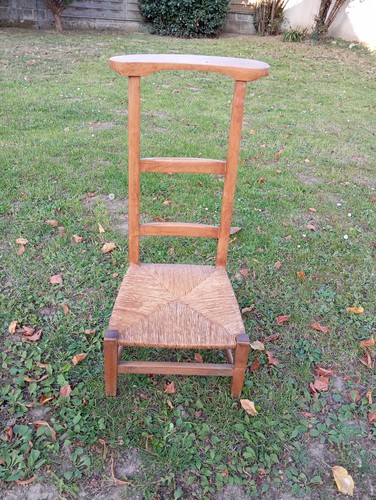 Ancienne chaise prie - chaise,