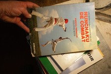 Les Bases fondamentales du nunchaku de combat / 