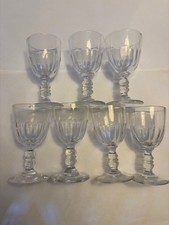 7 verres à vin à pied