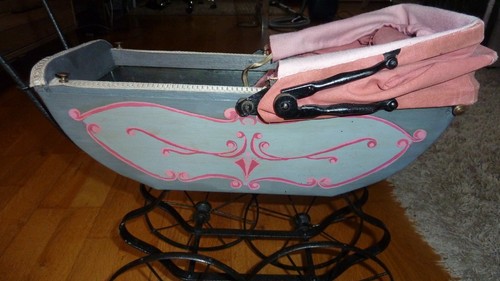Charmant petit landeau ancien - ,