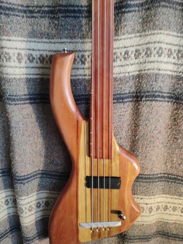 Right hand fretless bass - right-hand, 4