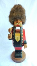 Nutcracker /Ancien Personnage Soldat en bois peint Casse noix, noisettes  H 35cm