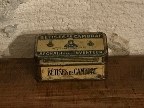Ancienne petite boîte - , fer