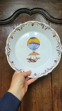 Assiette faïencerie de Nevers montgolfière ballon signé céramique collection