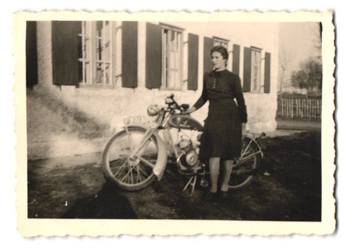 Photographie moto jolie dame - moto,,