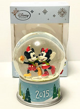 Disney Store 2015 Mickey and Minney Mouse Snow Globe Boule a Neige with box.