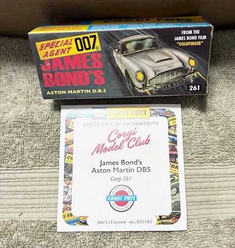 Corgi toys james bond - bond, aston