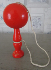 Bilboquet en bois peint orange