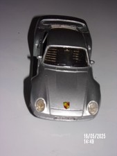 1 voiture miniature de