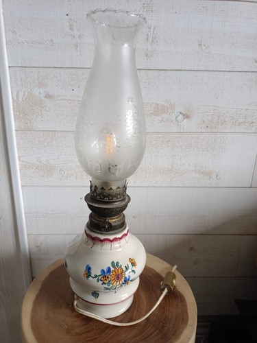 Lampe pétrole ancienne - ancienne, en