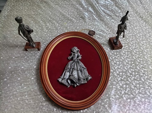 Cadre figurines etain du - figurines,