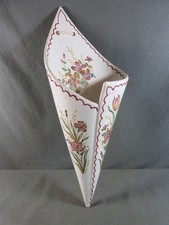 Grand Cornet porte bouquet en faïence de Luneville ou Saint-Clément, h.37 cm