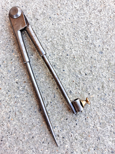 Ancien outil compas - ancien, metal